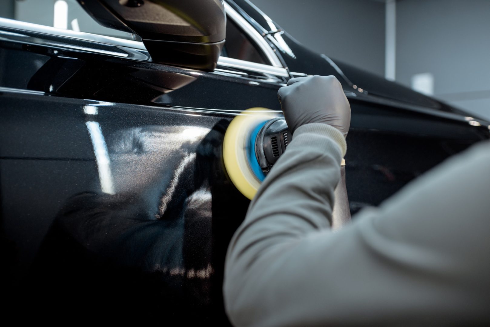 Paint correction with a dual-action polisher on a black panel